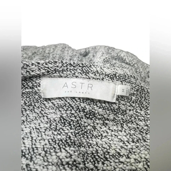 ASTR The Label Gray Open Front Cardigan Sweater Size M Longline Pocketed - Picture 7 of 7